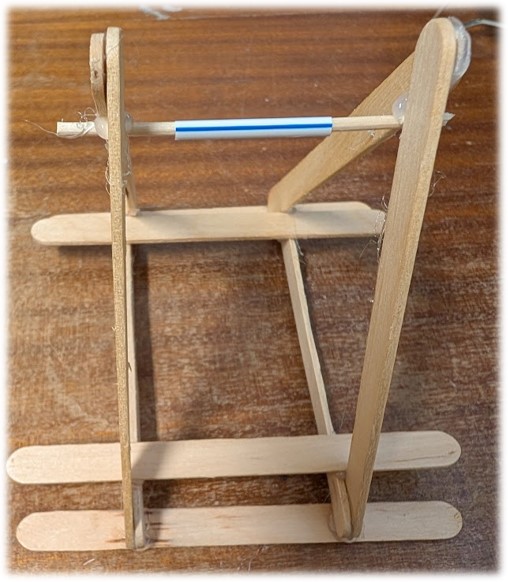 Y model ar ôl i'r colyn gael ei ychwanegu